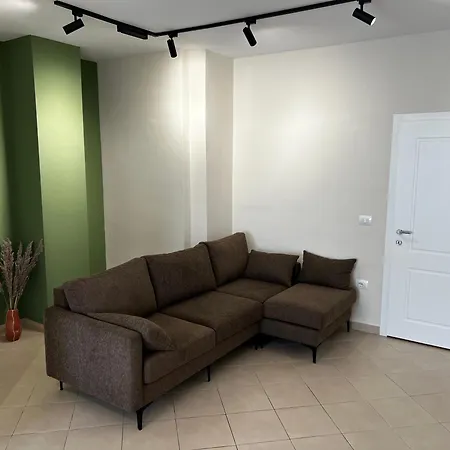 Sunset Charm Retreat With Panorama View * 地拉那