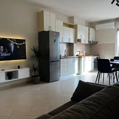 Sunset Charm Retreat With Panorama View 地拉那